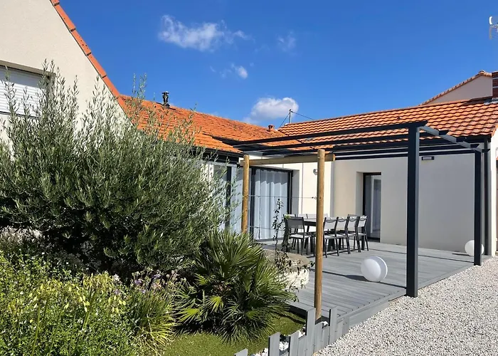 Maison Moderne Avec Jardin A 750m De La