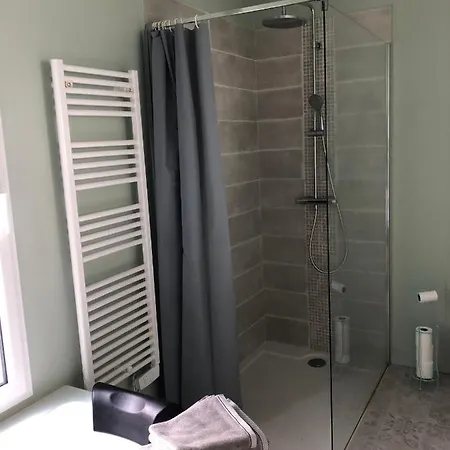 Maison Moderne Avec Jardin A 750m De La