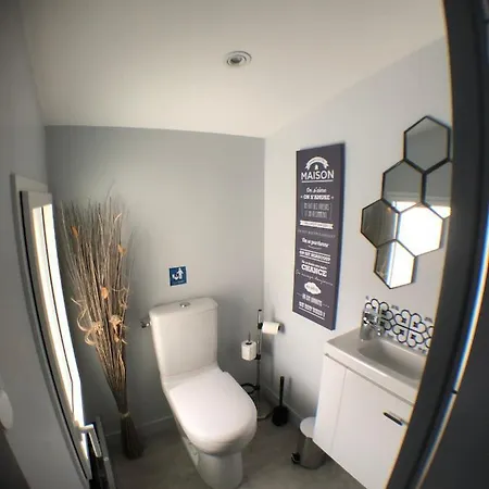 Maison Moderne Avec Jardin A 750m De La