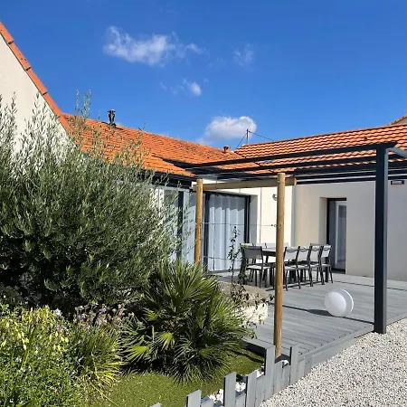 Maison Moderne Avec Jardin A 750m De La