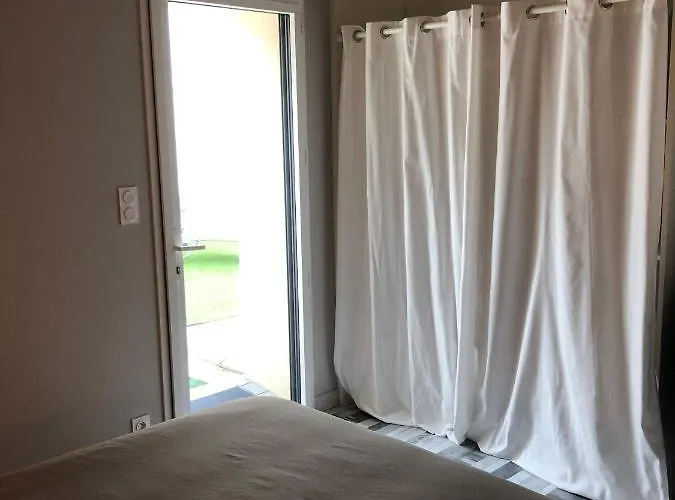 Maison Moderne Avec Jardin A 750m De La